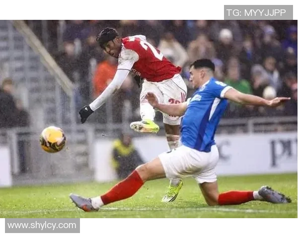 心脏病困扰下的足球明星们如何在赛场上逆风翻盘与勇敢追梦